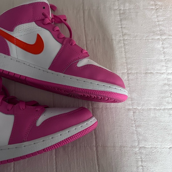 Nike Air Jordan 1 Mid Pinksicle Safety Orange Pink DX3240-681 size us 6.5 - Picture 3 of 9